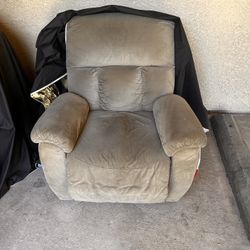 Comfy Clean Recliner