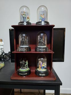 Franklin Mint Vietnam War Memorial Figurines With Shelf