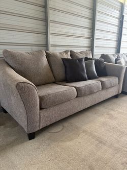 Ashley Sofa – Like-New Condition 🛋️