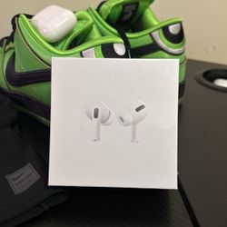 AIRPOD PROS / BOX BRAND NEW / GOOD PRICE