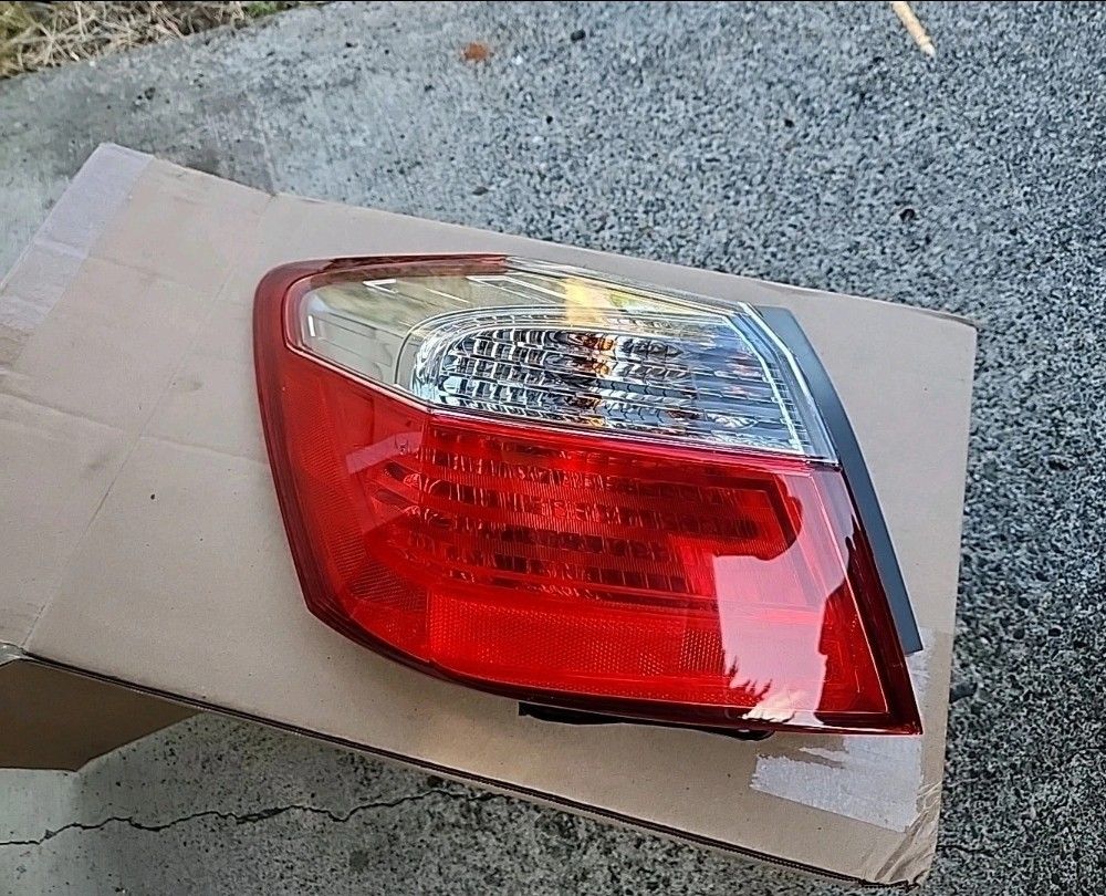 2013-2015 Honda Accord OEM Left Taillight