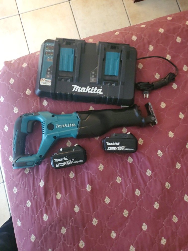 MAKITA RECIPROCATING SAW XRJ 04 USED