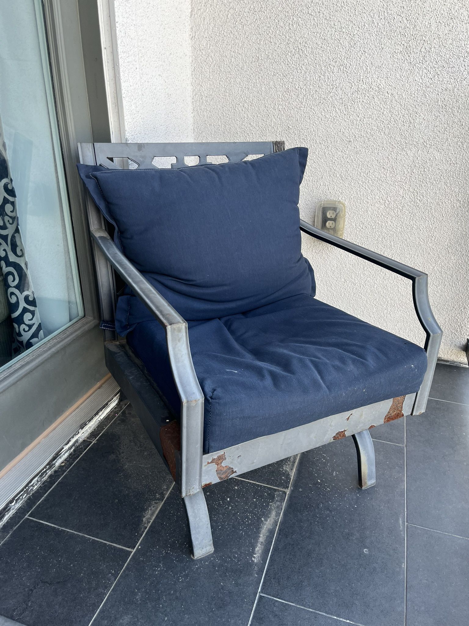 Metal Outdoor Chair W/ Cushion