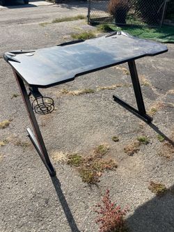 Gaming desk
