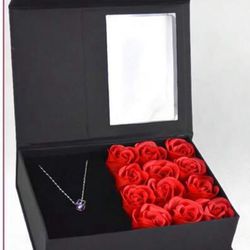 Luxury 12 Roses Gift Box For Festivals, Without Decorations