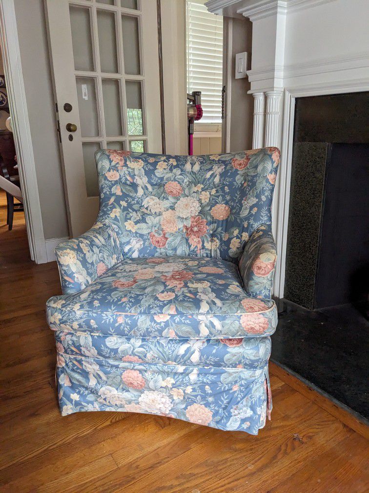 Vintage Ladies Chair, Upholstery In Excellent Condition 