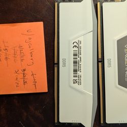 White Corsair Vengeance 32gb (16gb x2) 6000mhz cl36 RGB DDR5 RAM