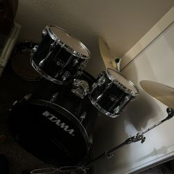 Tama Drum set Barely Used