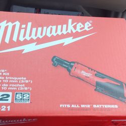 Milwaukee M12 Ratchet Kit