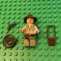 Lego Indiana Jones Tan Open Shirt Minifigure with Accessories #7195