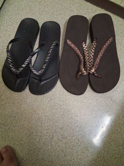 2 pares de chanclas size #9y10