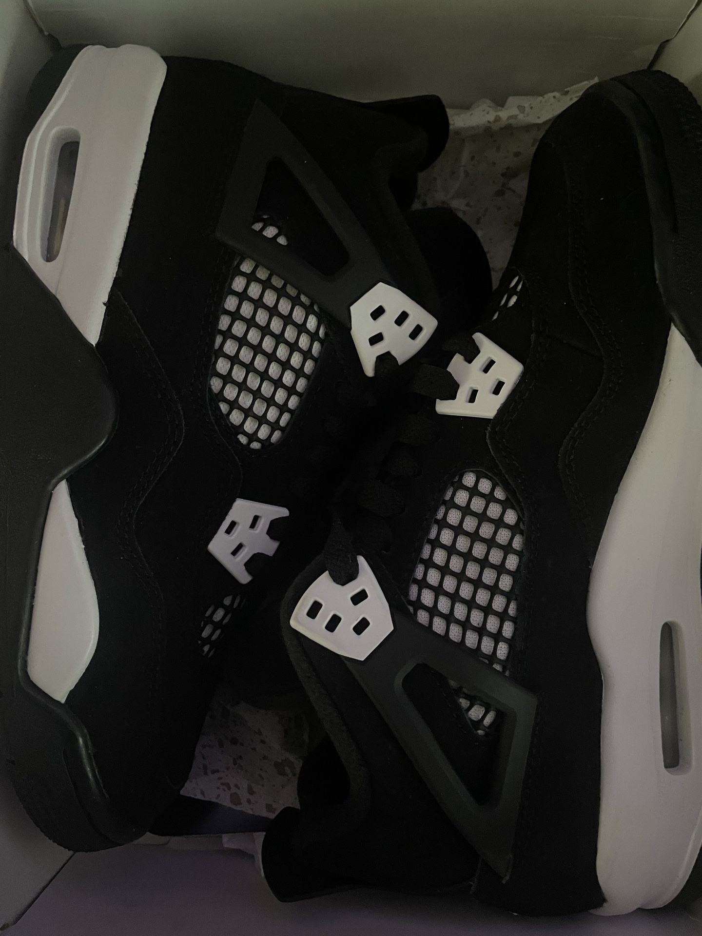 Jordan 4 Black Thunders
