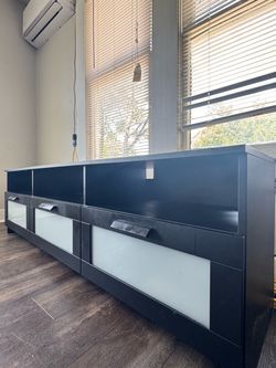 Entertainment center