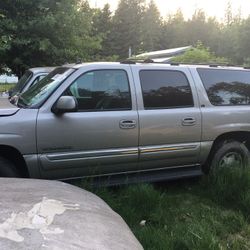 2005 GMC Yukon XL Parts. DONT ASK IF ITS STILL AVAILABLE. I WILL DELETE WHEN GONE!
