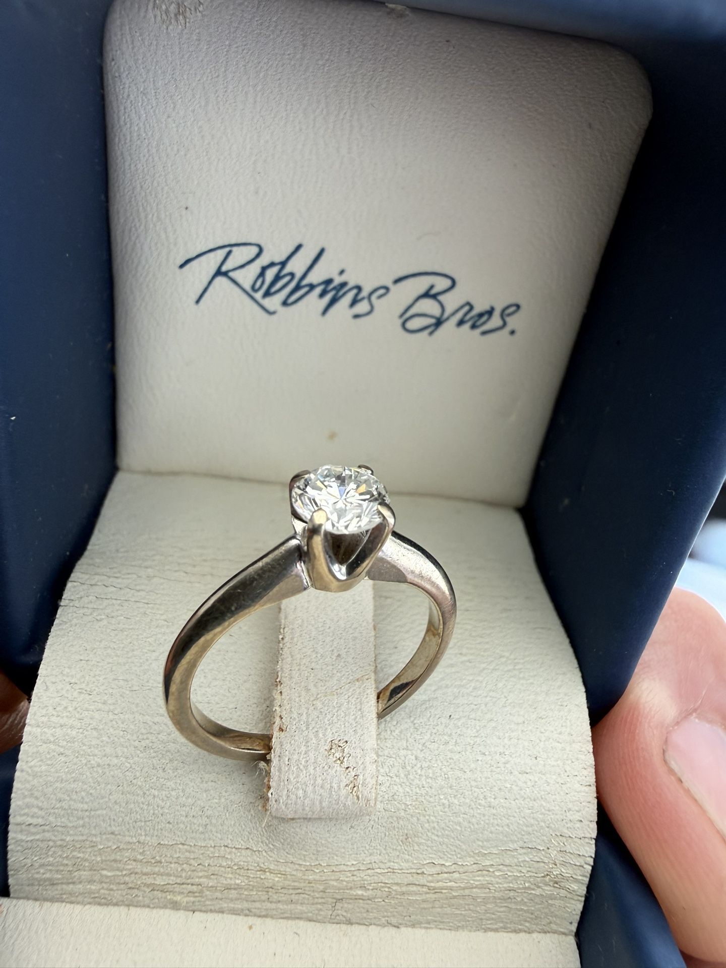 Beautiful Diamond Engagement Ring White Gold!