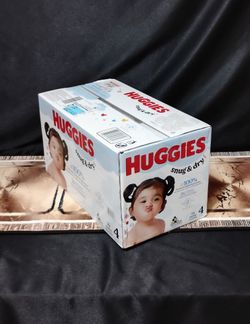 Huggies Snug & Dry Size 4 Diapers 92 Count