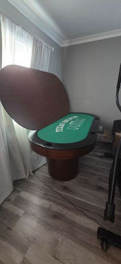 Poker table