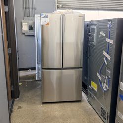 🔥SAMSUNG 32 1/8”(width) STAINLESS STEEL REFRIGERATOR BOTTOM FREEZER WITH BEVERAGE CENTER AND ICE MAKER🔥