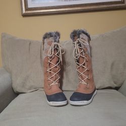 Hi Tec Vibram, Insulated Tan Boots Size Unknown (See Measurements)