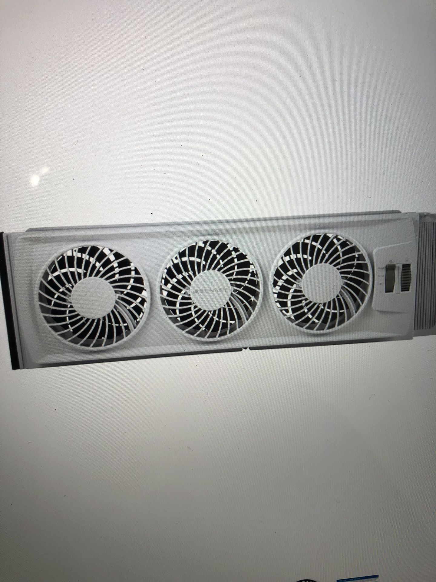 Bionaire BWF0502M-WM Thin Window Fan, White @A8