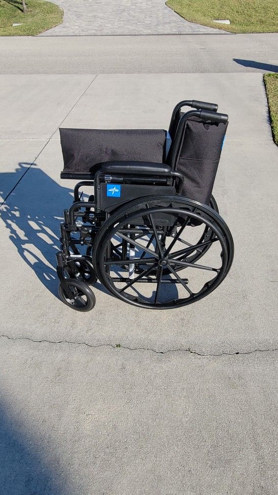 Medline Guardian K1 Folding Wheelchair-Item K1186N22E