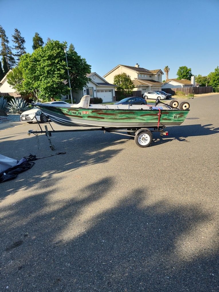 14ft 1978 Gregor Aluminum Welded Boat 63inchs Wide