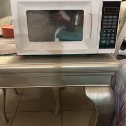 Walmart White Microwave Oven / Oster Toaster Oven Auction