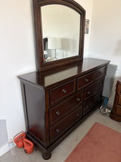 Ashley‘S Furniture Dresser With Mirror