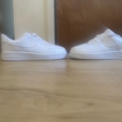 Air Force Ones Size 10.  Men 28$