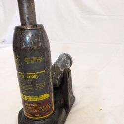 Vintage 1.5-ton hydrallic bottle car jack
