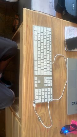 Apple wired keyboard with numeric keypad