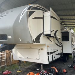 5th Wheel Travel Trailer