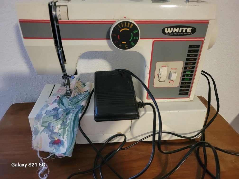 White Sewing Machine Working Good
