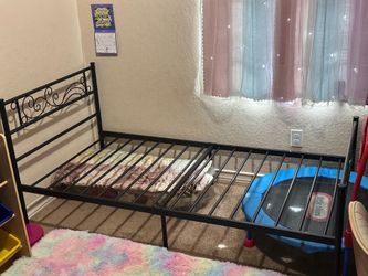 Twin Metal Bed Frame – Great Condition