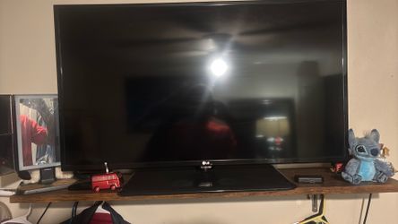 50 inch Samsung ,42 inch LG, 32 inch Vizio, and a 25 inch hisense OK