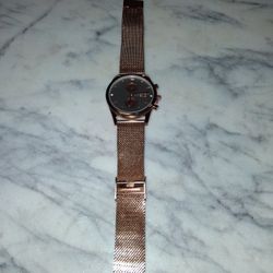 New Bke  Rose Gold Tone Needs Batterie