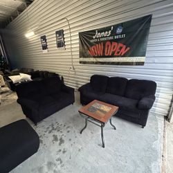 Black Sectional Sofa/ Couch (We Deliver) 