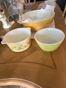 Pyrex nesting bowls and other Pyrex