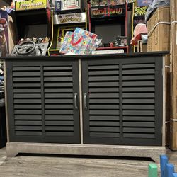 Gorgeous Cabinet/ Display Shelf/ Tv Stand With Adjustable Height Shelves - Great Condition - VERY CLEAN 