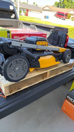 DeWalt Cordless Push Lawn Mower With 2 10.0 amp Batteries 2 chargers, Bag , Mulching, Instructions