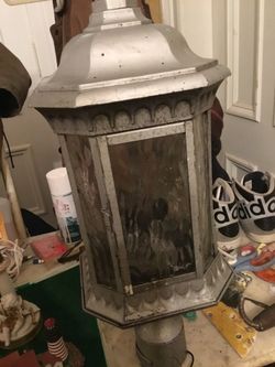 Upscale Hinkley Lamp, these usually sell 350.00 and way up. OfferUP 50.00. This is a Freeport style Outdoor lamp