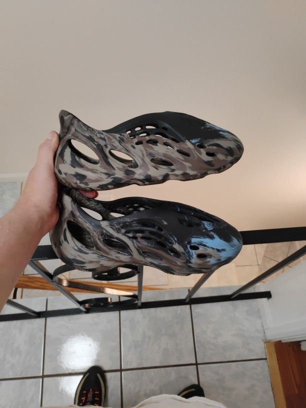 Yeezy Foam Runner MX Cinder