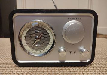 Crosley 1950s Retro Tabletop Speaker & AM/FM Radio (AUX Input)