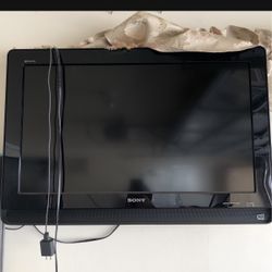 (Great Condition) 32 Inch Panasonic Tv. With Remote