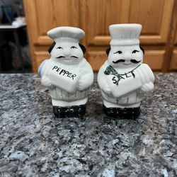 Vintage Porcelain Ceramic Italian Bakers Chefs Pair of Salt and Pepper Shakers.  Size approximately 3 3/4 inches tall.  Preowned missing stoppers.  Ha