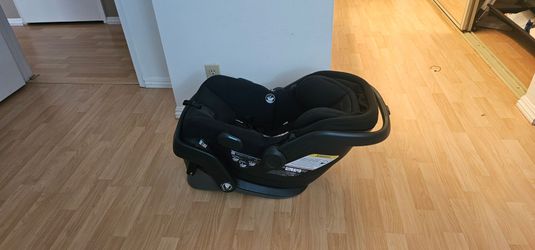 Uppababy v2 Infant car seat.