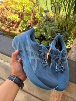 ASICS Novablast size 11.5