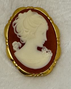Vintage Cameo Victorian Brooch