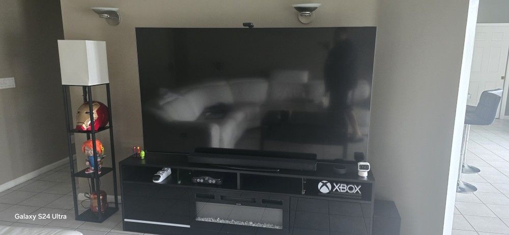 Samsung TV 82" Q60T