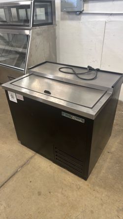 Bottle cooler / True